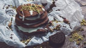 طريقة عمل بان كيك الشوكولاته بدون بيض على شكل أوريو