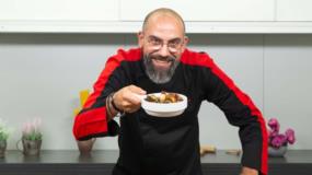 طريقة عمل قطع اللحم باللوز والزبيب