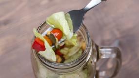 طريقة عمل كاسات السلطة