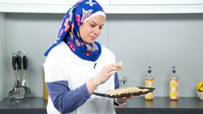 طريقة عمل كراكرز السمسم من الشيف ليلى
