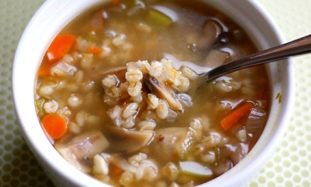 طريقة عمل شوربة الفطر والشعير الصحية Just Food