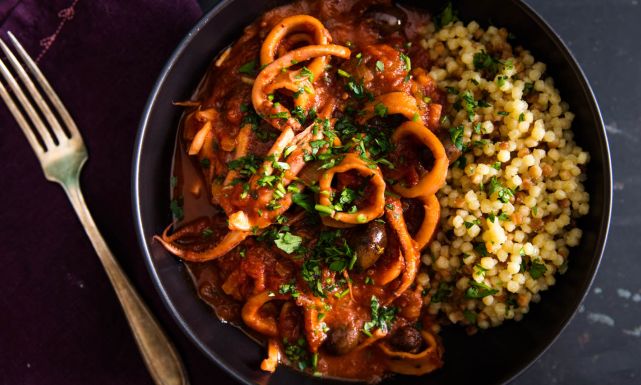 طريقة عمل كاليماري مطبوخ بالبصل Just Food