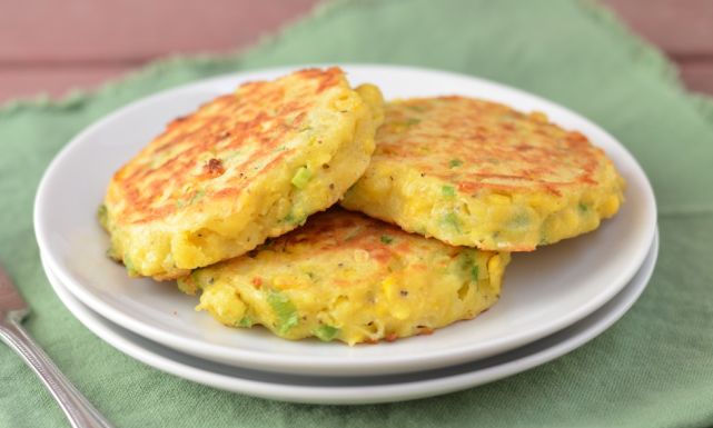 طريقة عمل فطائر الذرة بالجبن | Just Food