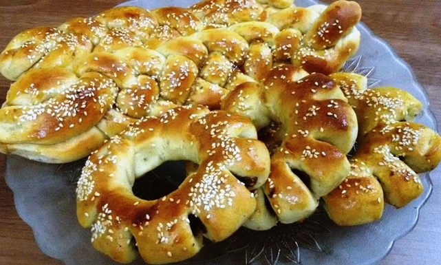 طريقة عمل وردات التمر بعجينة العشر دقائق
