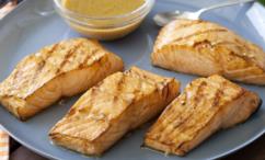 طريقة عمل سلمون مشوي بصلصة الخردل