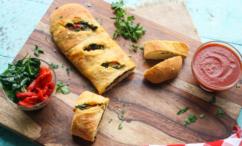 طريقة عمل سترومبولي السبانخ بالفليفلة