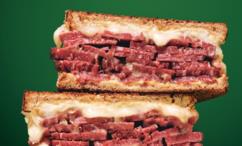 طريقة عمل ساندويتش الكورند بيف في المنزل