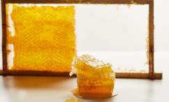 أضرار شمع العسل للشعر