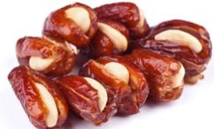 طريقة عمل حلى اللوز بالتمر