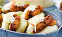 طريقة عمل فطائر آسيوية حارة مطهية على البخار محشوة ببوب كورن الجمبري