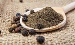 أضرار الفلفل الأسود للشعر