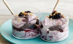 طريقة عمل حلى البلاكبيري المهروس مع الشوكولاته البيضاء والبندق المحمص