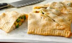 طريقة عمل فطائر البروكلي بالتشيدر