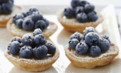 طريقة عمل اكواب الباف باستري بالشوكولاته البيضاء و البلوبيري