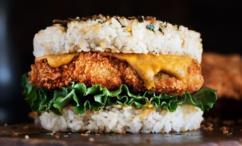 طريقة عمل برجر الأرز بكاتسو الدجاج