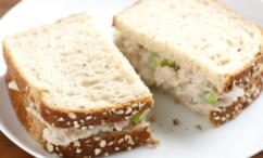 طريقة عمل لقيمات الدجاج بانيه المحشية بالموزاريلا