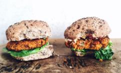 طريقة عمل برجر الحمص والطماطم المجففة بالشمس