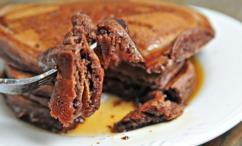 طريقة عمل شوكليت بان كيك بدون بيض بعسل النحل