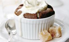 طريقة عمل سوفليه كلاسيك بالشوكولاته الداكنة الذائبة