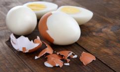 فوائد البيض المسلوق للشعر