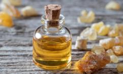 فوائد زيت اللبان للوجه