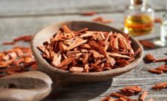 فوائد زيت الصندل