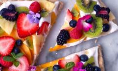 طريقة عمل رقاقات بيتزا بالفواكه