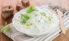 طريقة عمل الغموس اليوناني البسيط