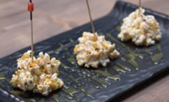 طريقة عمل كرات الفشار المحلاة طبيعياً بالعسل