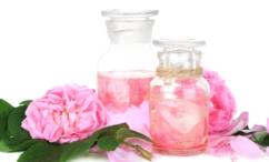 أضرار زيت الورد للشعر