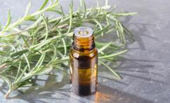 أضرار زيت الروزماري للشعر