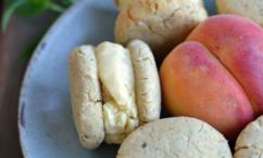 طريقة عمل ساندويتشات الشورت كيك بالآيس كريم والخوخ