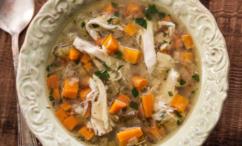 طريقة عمل  حساء الدجاج الإيطالي بالخضار