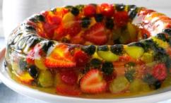 طريقة عمل جيلي بسلطة الفواكه