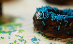 طريقة عمل الدونات المقلية بالشوكولاته