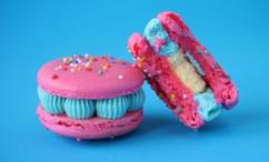 طريقة عمل كيك الماكرون بالفراولة لأعياد الميلاد