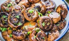 طريقة عمل المشروم المحمر في الفرن بالثوم