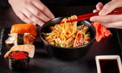 الفرق بين النودلز الياباني والصيني