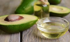 أضرار زيت الأفوكادو للشعر