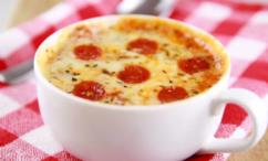 طريقة عمل بيتزا الكوب الواحد في المايكرويف