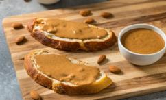 اضرار خبز اللوز