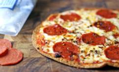 طريقة عمل بيتزا البيبروني بدون عجين