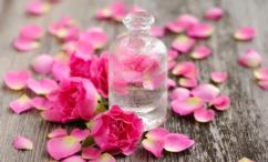 أضرار ماء الورد للشعر