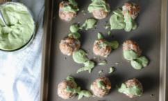 طريقة عمل كرات السلمون بكريما الأفوكادو