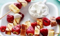 طريقة عمل أسياخ الشورت كيك بالفراولة