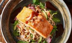 طريقة عمل نودلز السوبا مع السلمون