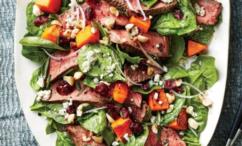 طريقة عمل سلطة الستيك والبطاطس مع صوص الطماطم الغامق