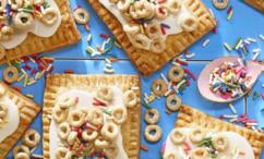 طريقة عمل فطائر محلاة بحبوب الإفطار بنكهة العسل والمكسرات