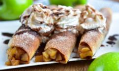 طريقة عمل لفائف تاكو التفاح بالكراميل