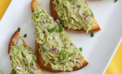 طريقة عمل توستادا التونا بالأفوكادو